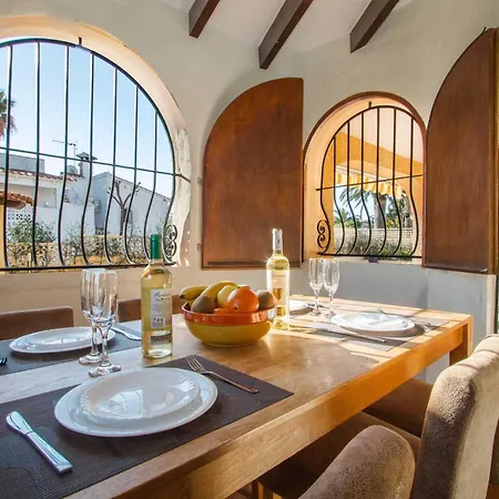 Ebro - Plusholidays Villa